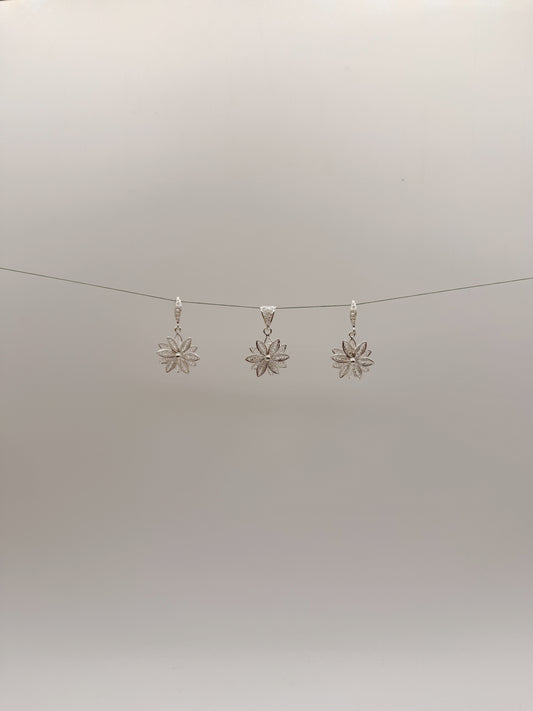 Flower Filigrana Earrings and Pendant Set