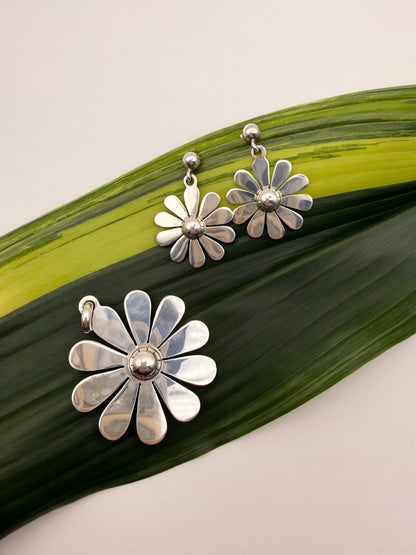 Daisy Earrings and Pendant Set