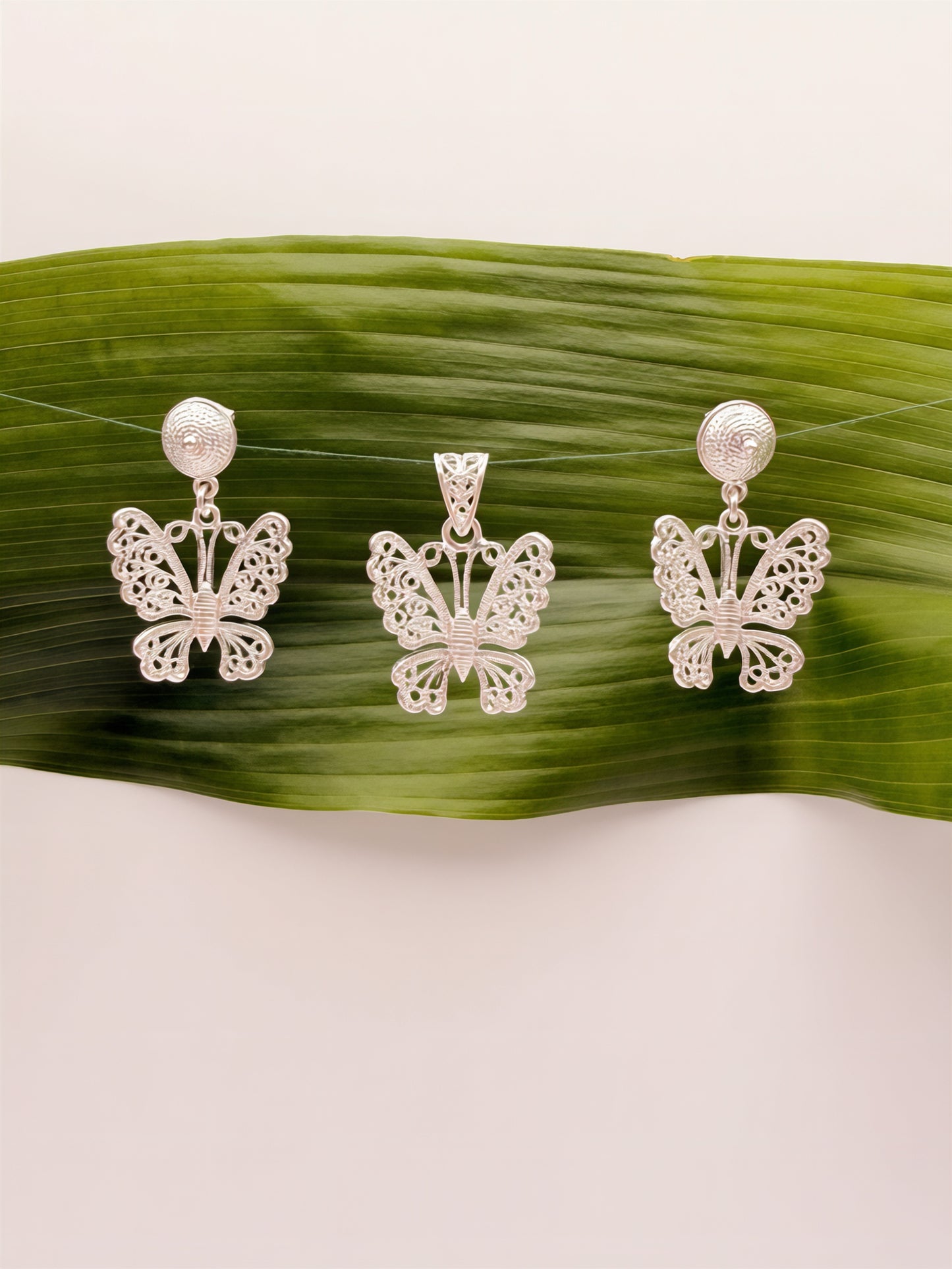 Mariposa Filigrana Earrings and Pendant Set
