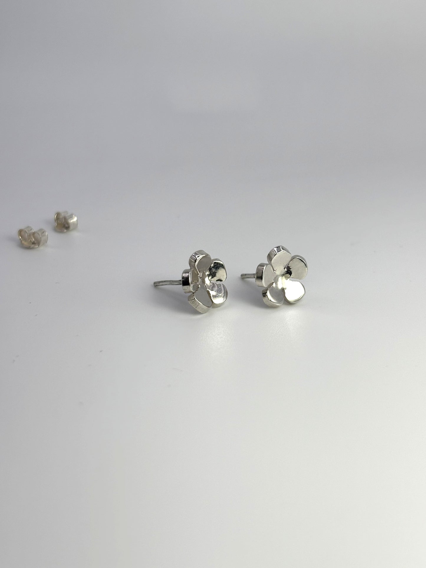 Impatiens Studs