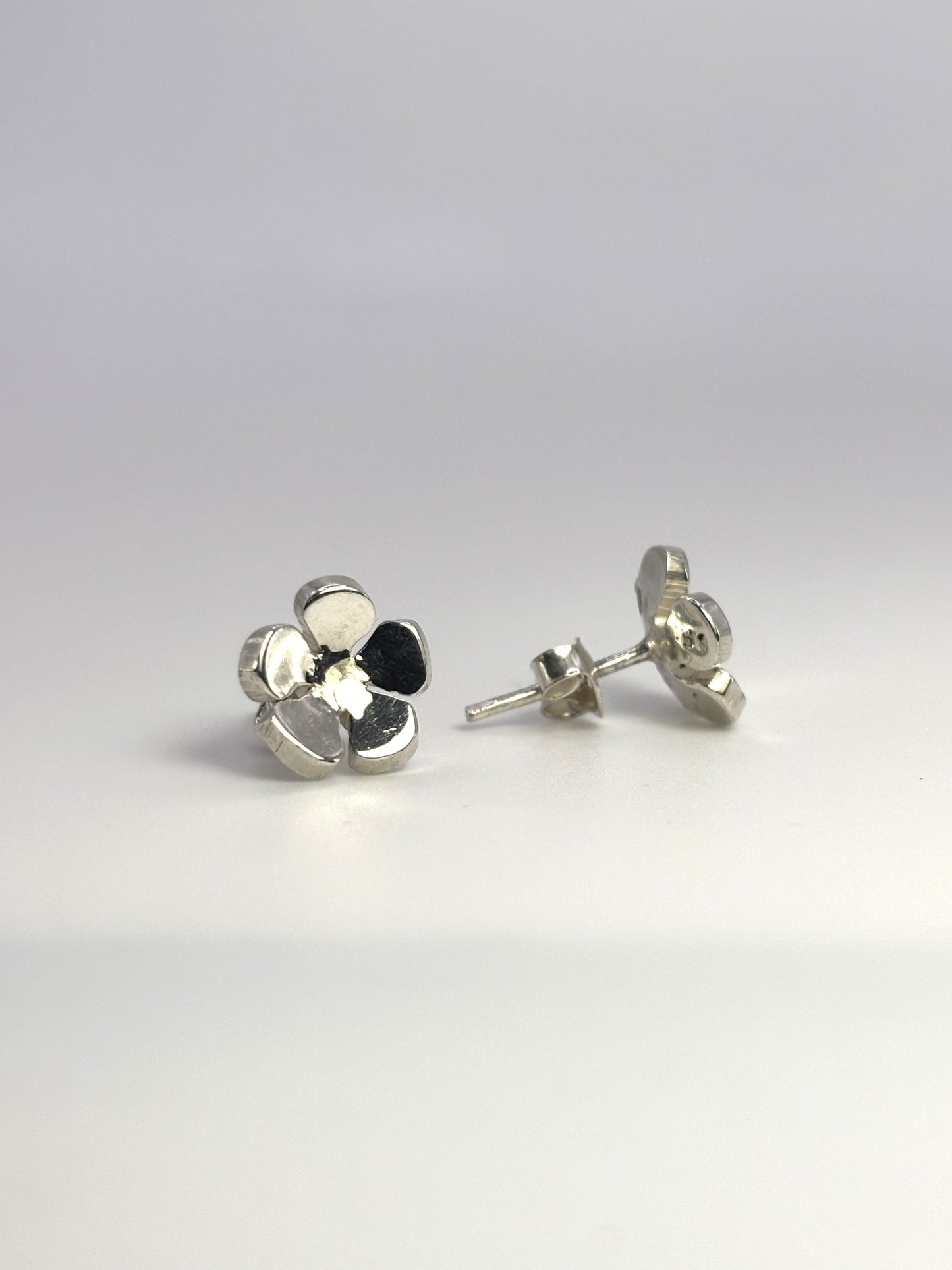 Impatiens Studs
